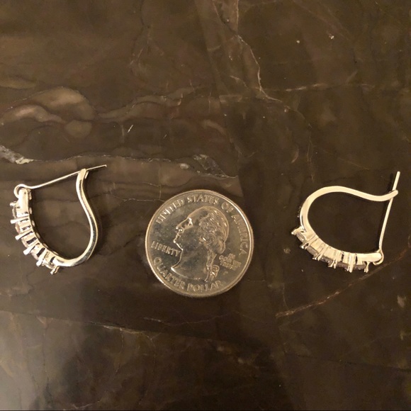 New Sterling silver Oval Loop Earrings - Picture 5 of 5